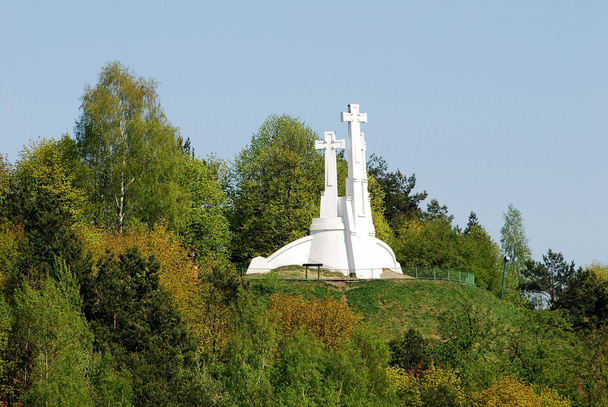 La Colina de las Tres Cruces en Vilna vista desde la colina de Gediminas
. - Foto, imagen