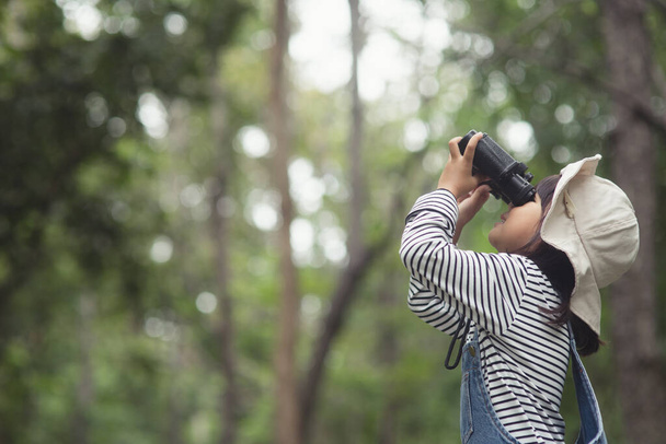 Happy kid looking ahead. Smiling child with the binoculars. Travel and adventure concept. Freedom, vacation - Foto, Imagen