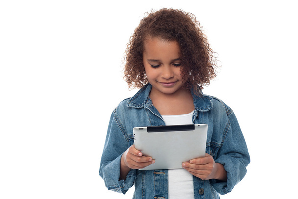 Girl holding tablet computer - Valokuva, kuva