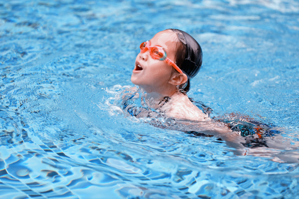 children girl in swimming pool - Foto, Imagem