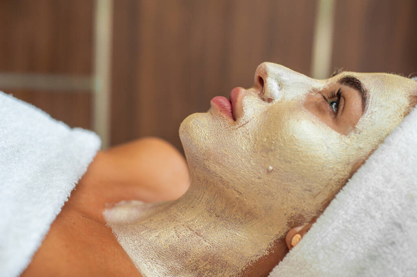 woman with face  mask in beauty salon in the spa. - Foto, immagini