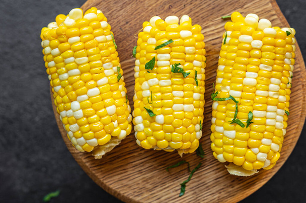 kukorica grillezett kukorica gyorsétkezés snack másolás tér háttér rusztikus felső nézet keto vagy paleo diéta vegán vagy vegetáriánus ételek  - Fotó, kép