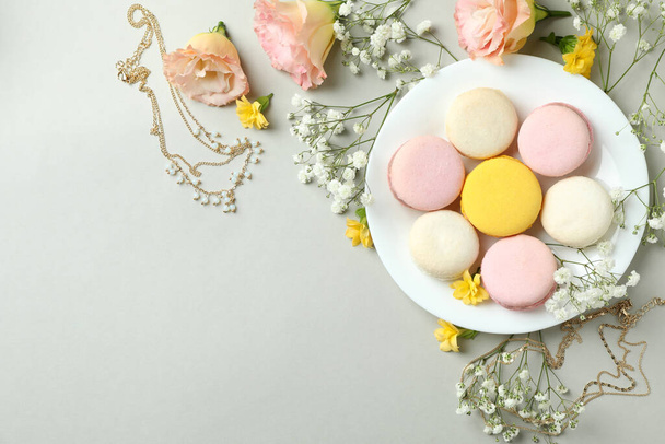 Female accessories and macaroons on light gray background - Fotografie, Obrázek