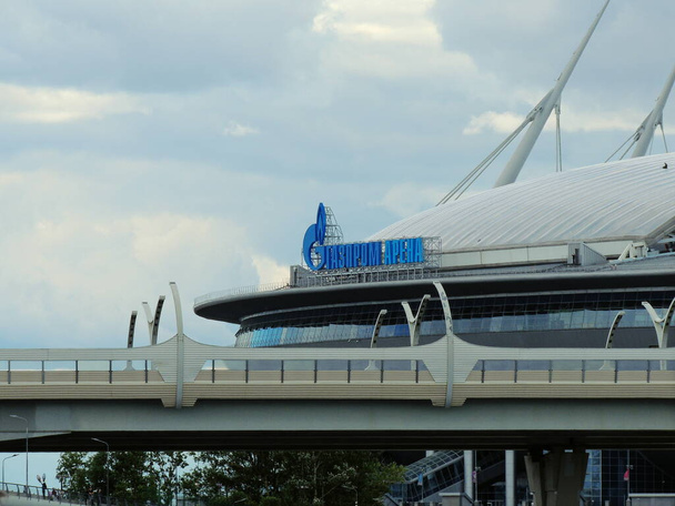 Gazprom Arena à Saint-Pétersbourg, le stade de football de l'équipe Zenit pour les Jeux olympiques de 2020 et la Ligue Europa. Architecture moderne des bâtiments dans la ville historique de la Russie. - Photo, image