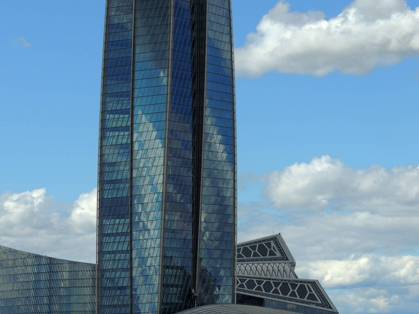 "Lakhta-Center "ist ein öffentlicher und geschäftlicher Komplex in Lakhta, St. Petersburg. Das höchste und modernste Gebäude in St. Petersburg. Der Stolz Russlands, der inoffizielle Name des Phallus von Gazprom. - Foto, Bild