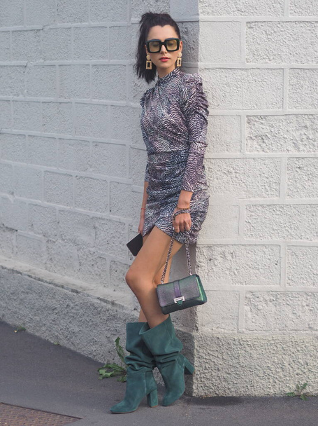 Módní blogger street style outfit před módní přehlídkou Prada během milánského módního týdne Jaro / Léto - Fotografie, Obrázek