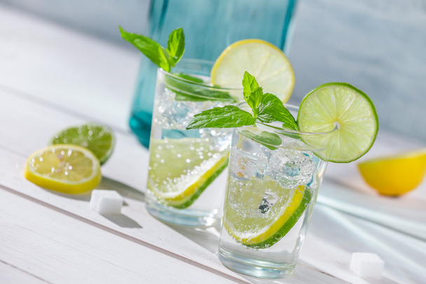 Close-up on lemon drink with ice - Foto, Imagem