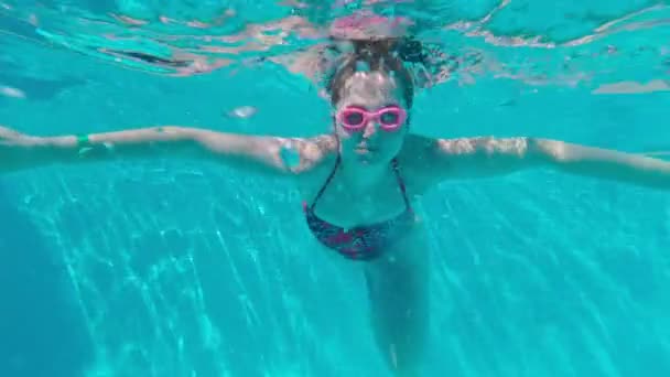 Mulher mergulha com óculos - Filmagem, Vídeo