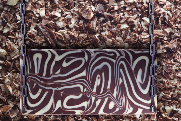 Шоколадна вивіска на ланцюжку
 - Фото, зображення