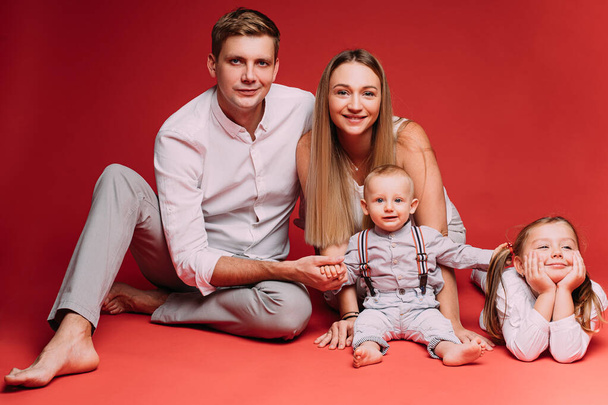 Happy Caucasian family with two children. - Foto, Imagen