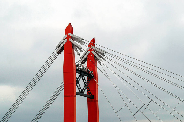 a híd megerősítése az ég ellen. - Fotó, kép