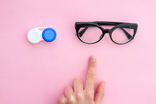 Choose between glasses and contact lenses because of poor, blurred vision and myopia. Eye care  - Φωτογραφία, εικόνα