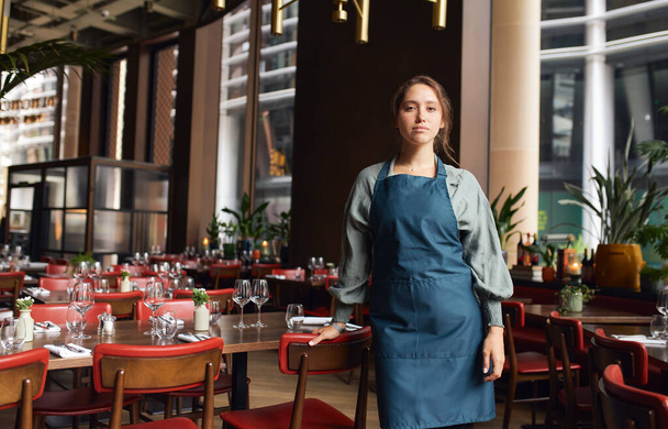 Retrato de proprietário de restaurante feminino confiante - Foto, Imagem