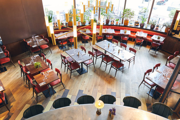 Angolo alto di mobili all'interno del ristorante - Foto, immagini