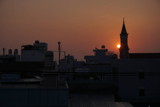 Ανατολή ηλίου στην πόλη - Φωτογραφία, εικόνα
