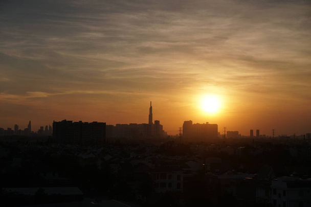Auringonlasku kaupungissa  - Valokuva, kuva