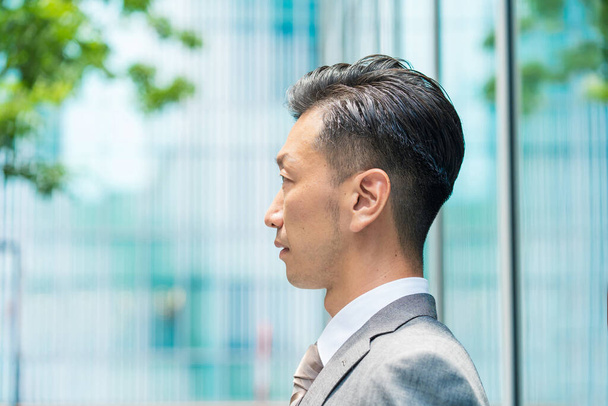 Empresário asiático com um olhar sério - Foto, Imagem
