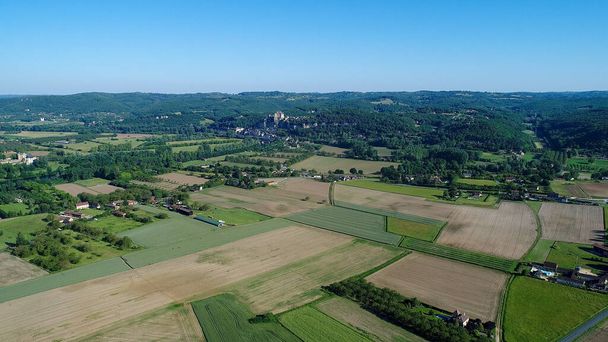 La vallée des châteaux dans le Périgord Noir en France vue du ciel - Photo, image