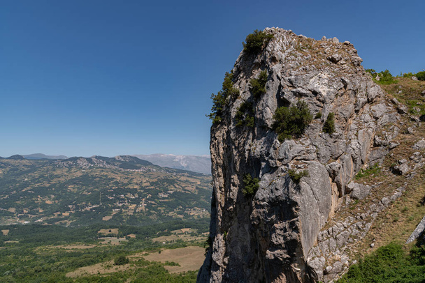 Η Μολίζε είναι μια ιταλική ορεινή περιοχή με μια έκταση ακτών που βλέπει στην Αδριατική Θάλασσα. Περιλαμβάνει ένα μέρος του Εθνικού Πάρκου Abruzzo στην οροσειρά Apennine, με πλούσια άγρια ζωή. - Φωτογραφία, εικόνα