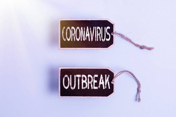 Kézírás üzenet Coronavirus járvány. Üzleti ötlet fertőző betegség okozta újonnan felfedezett COVID19 gyűjteménye üres matrica Címkék kötve egy zsinór Információs Címke - Fotó, kép