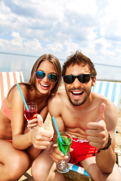 Couple with cocktails on the beach - Photo, Image