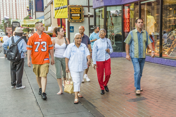 chodci v centru města v las vegas - Fotografie, Obrázek
