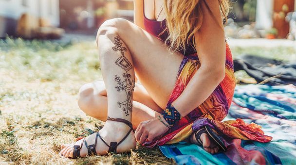 Henna at the womans leg - Photo, Image