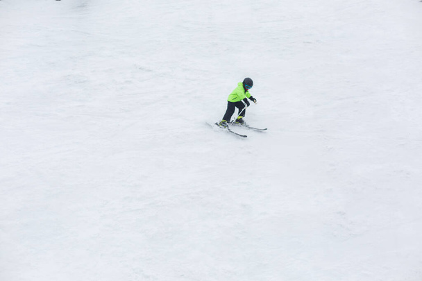 A child skiing alone down the hill at high speed. - Foto, Imagem