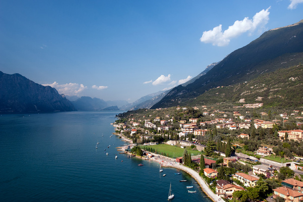 Lago de Garda é o maior lago da Itália. Está localizado no norte da Itália, a meio caminho entre Brescia e Verona, e entre Veneza e Milão
. - Foto, Imagem