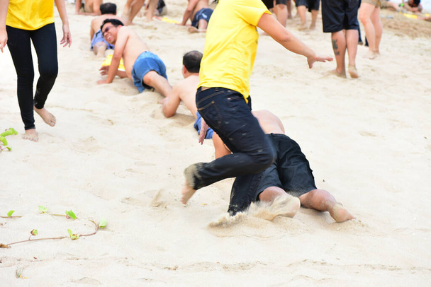 Chon Buri Thajsko Srpen 01 2019 Japonská společnost bere zaměstnance k aktivitě na pláži.Team Building Excellence Team Work 2019. - Fotografie, Obrázek
