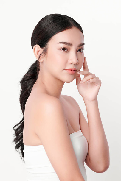 Beautiful young asian woman with clean fresh skin on white background, Face care, Facial treatment, Cosmetology, beauty and spa, Asian women portrait. - Φωτογραφία, εικόνα