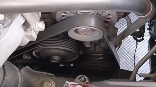 El clip muestra cómo funciona la correa del motor de la manera perfecta. - Metraje, vídeo