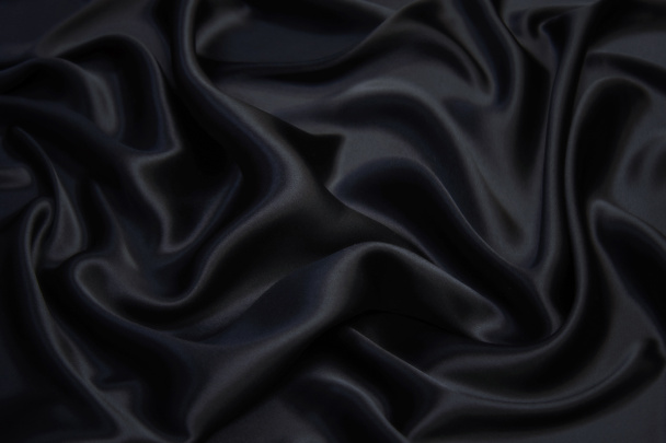Textura de tela de seda de satén gris oscuro o negro. Lujoso fondo de tela abstracta brillante o patrón para el diseño. - Foto, Imagen