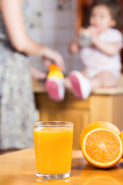 Frisch gepresster Orangensaft - Foto, Bild