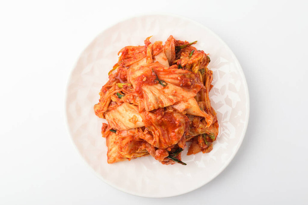 Cultura gastronómica coreana. Comida sazonada con pimiento rojo en polvo. Comida picante hecha de col - Foto, imagen
