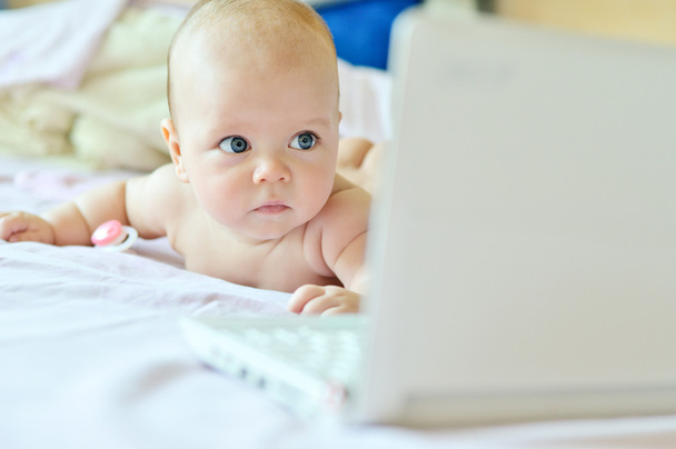 baby with laptop  - Foto, immagini