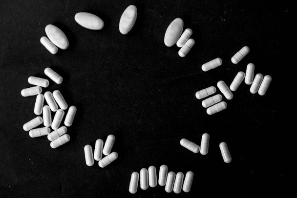 Medicina sob a forma de comprimidos e cápsulas, farmácia - Foto, Imagem