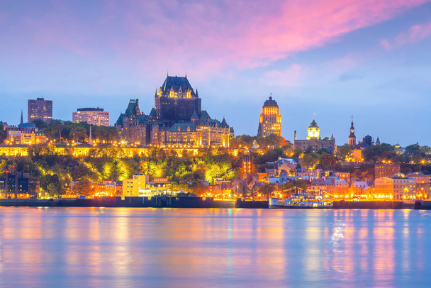 Panoraamanäkymät Quebec City horisonttiin Saint Lawrence joella Kanadassa - Valokuva, kuva