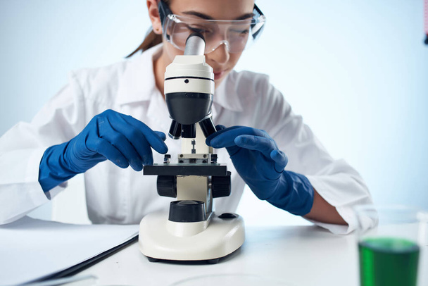 woman laboratory assistant microscope diagnostics research science - 写真・画像