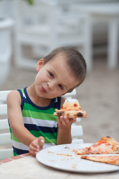 Adorable boy, eating pizza - Foto, Imagen
