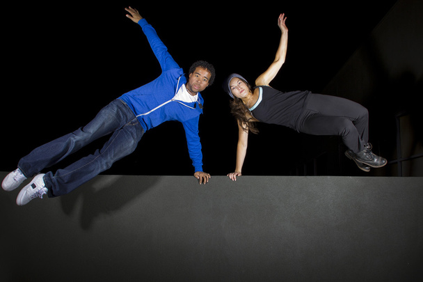 Free runners doing parkour - Foto, afbeelding