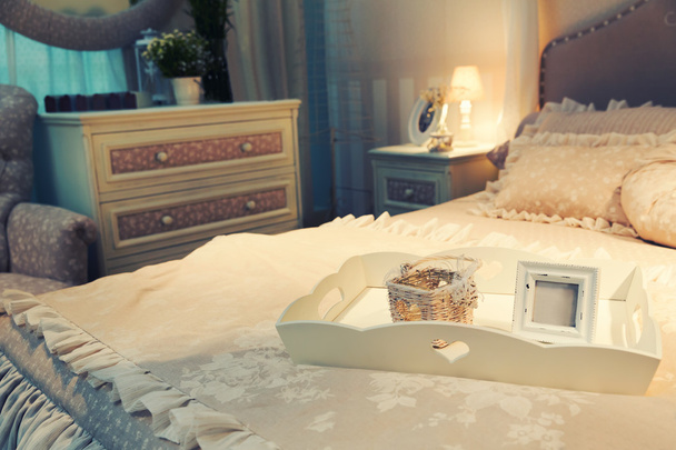 Хорошая кровать в номере отеля
 - Фото, изображение