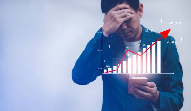 Business losses on the stock market chart concept, Business hand hold laptop market chart and Red arrows fall to the ground, indicating the economic recession that will occur in 2021 - Valokuva, kuva