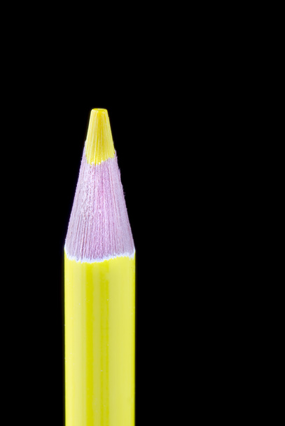 közelről egy sárga ceruza, fekete - Fotó, kép