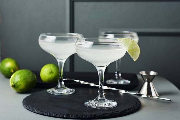 Daiquiri cocktail. Lime alcoholic drink in a glass. - Фото, зображення