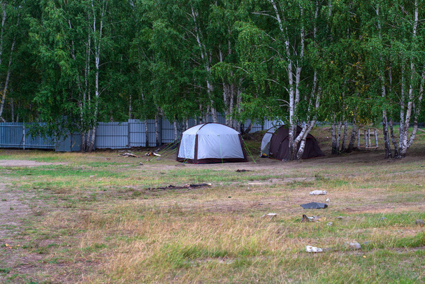 teltta kaupunki metsässä.virkistys ja matkailu - Valokuva, kuva