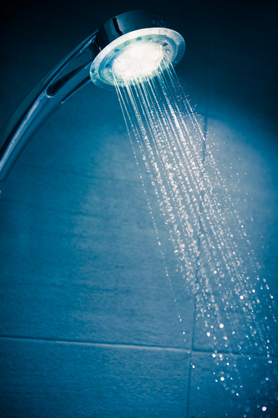 su akışı ile ferahlatıcı duş - Fotoğraf, Görsel