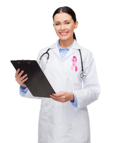 female doctor with breast cancer awareness ribbon - Foto, afbeelding