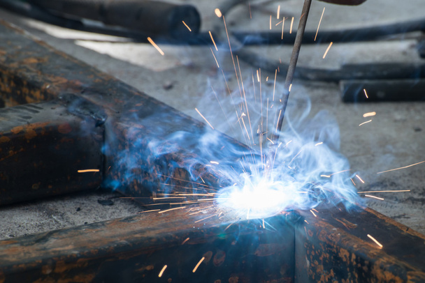 Woker welding steel with sparks lighting - Photo, Image