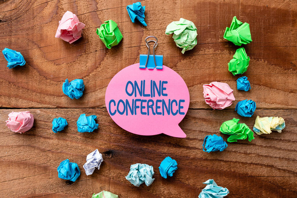 Inspiracja pokazująca znak Konferencji Online. Koncepcja oznacza usługę online, dzięki której można prowadzić spotkania na żywo Kolorowe Perpektywne Pozytywne myślenie Kreatywne pomysły i inspiracje - Zdjęcie, obraz